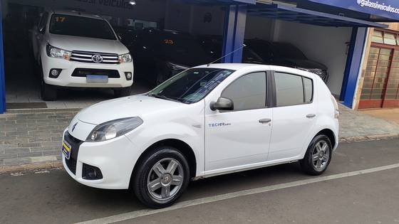 RENAULT SANDERO 1.0 EXPRESSION 16V FLEX 4P MANUAL RENAULT SANDERO 1.0 EXPRESSION 16V FLEX 4P MANUAL